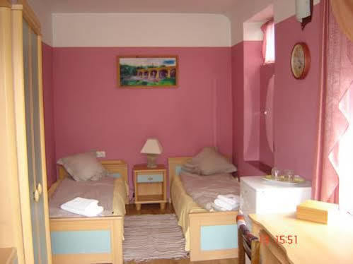 Viesu Nams Mezu 13 Hotel Ventspils Exterior foto